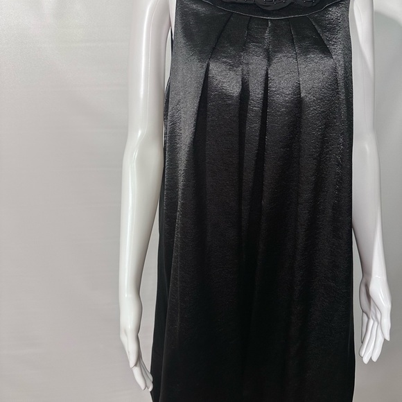 Elegant Black Sleeveless Dress - Picture 5 of 7